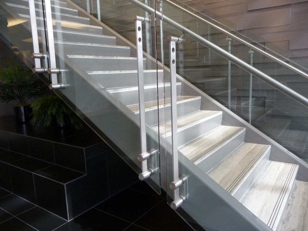 Elmalon - glass with stainless steel post and handrail.